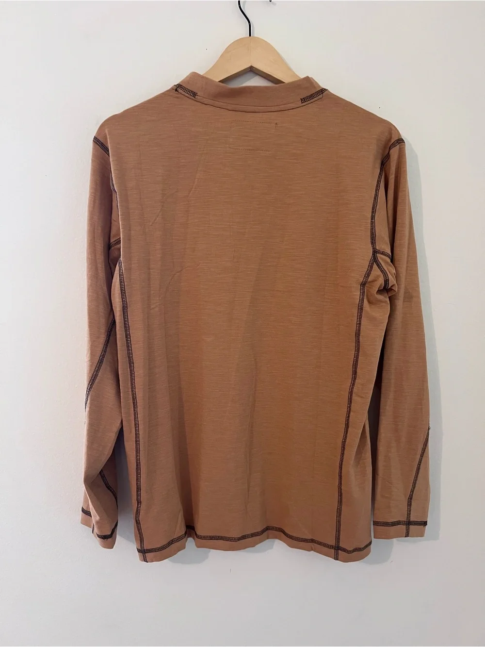 NWT Venado Men’s Long-Sleeve Henley Shirt in Iced Coffee